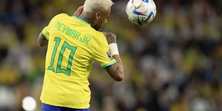 Neymar alcança recorde de Pelé e marca 77° gol pela seleção brasileira
